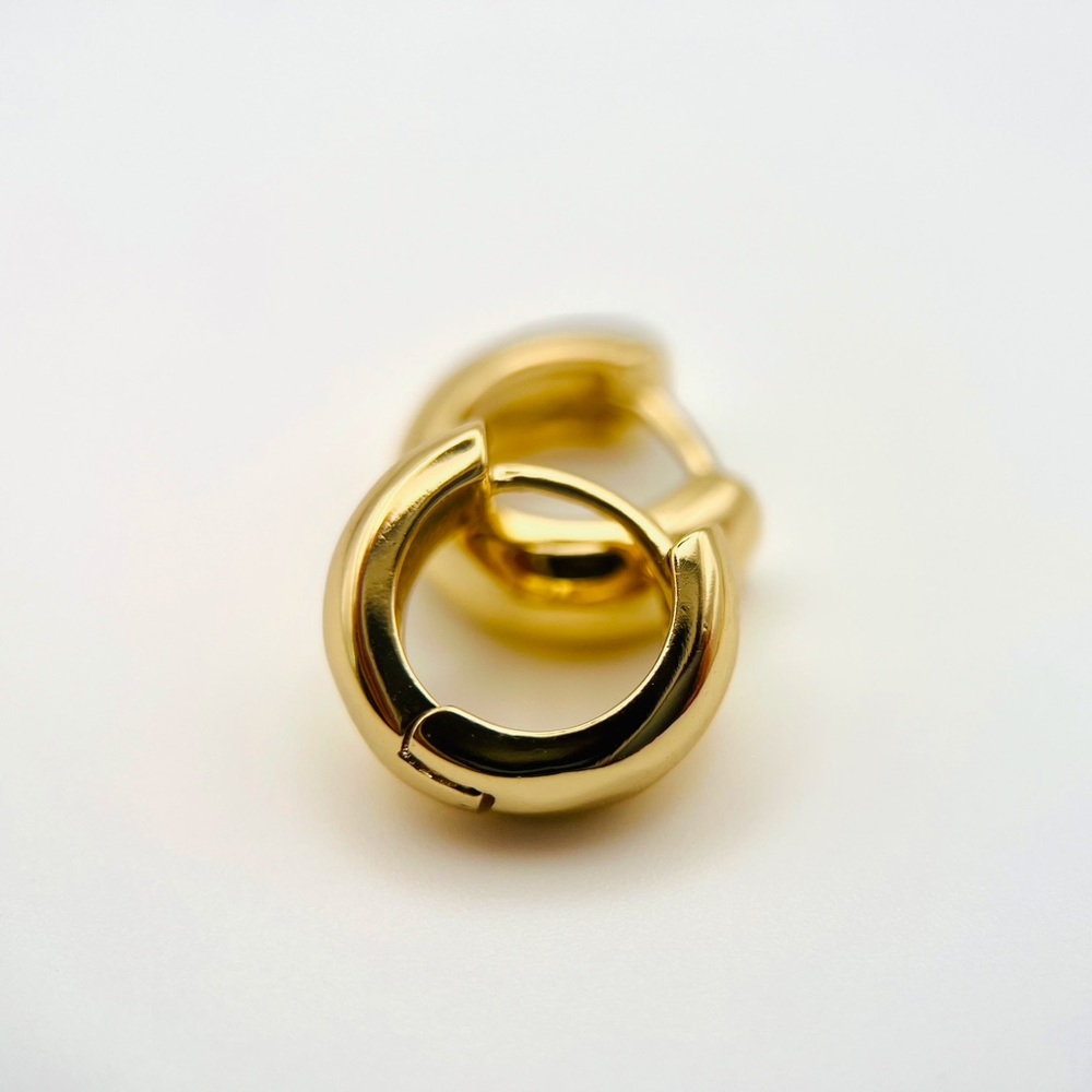 14k gold platted huggie hoops.